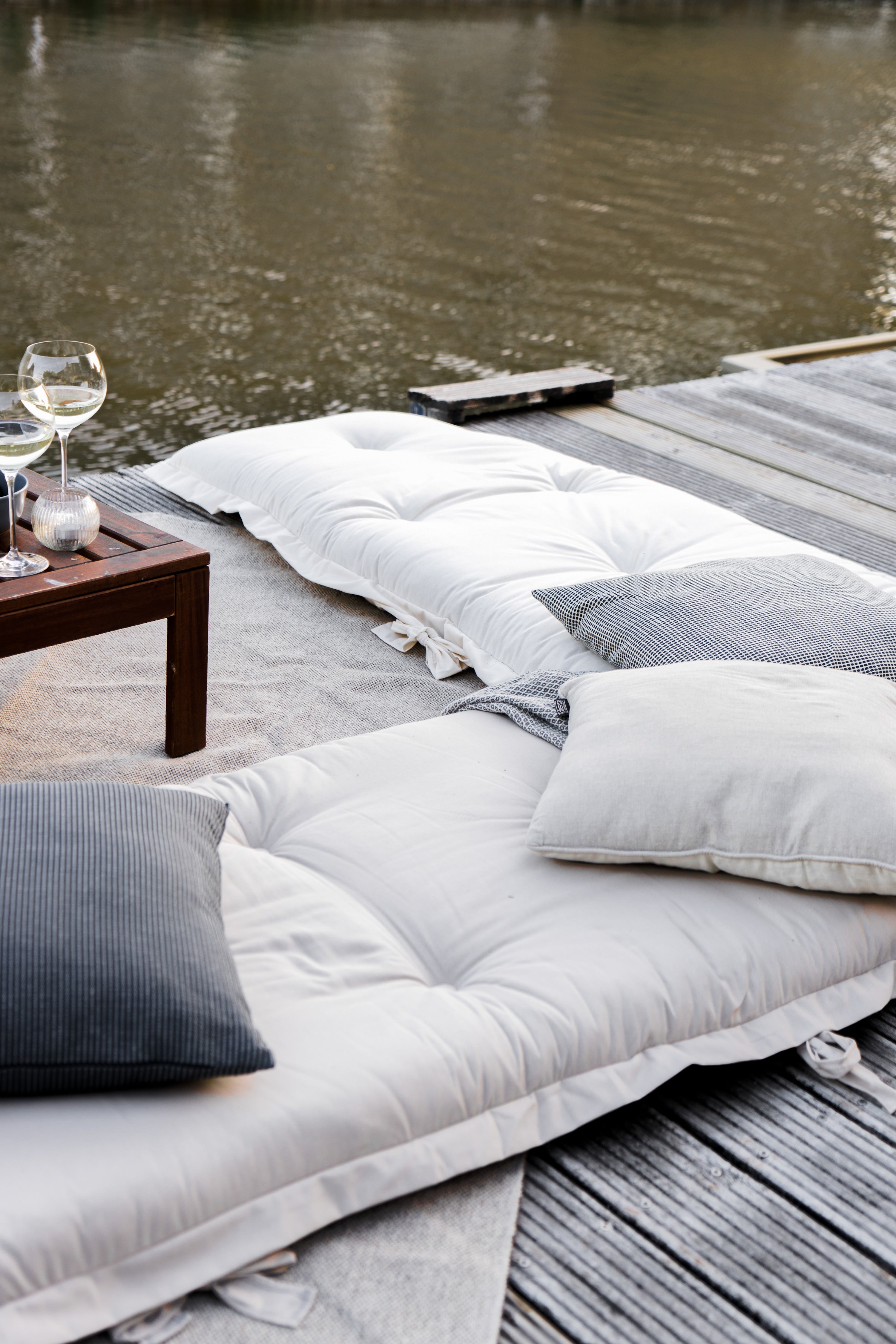 SIT AND SLEEP OUT™ DARK GREY