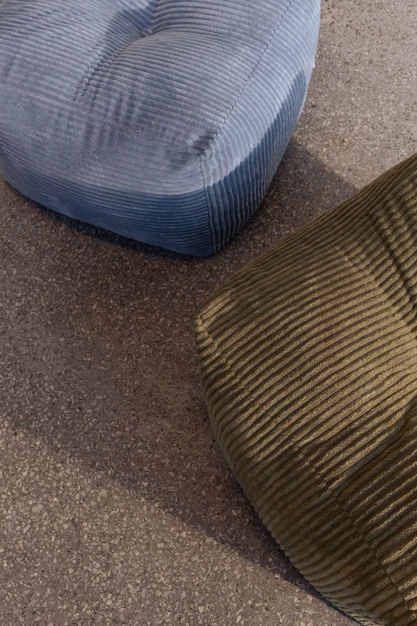 BUDDY POUF SOFT CHALK