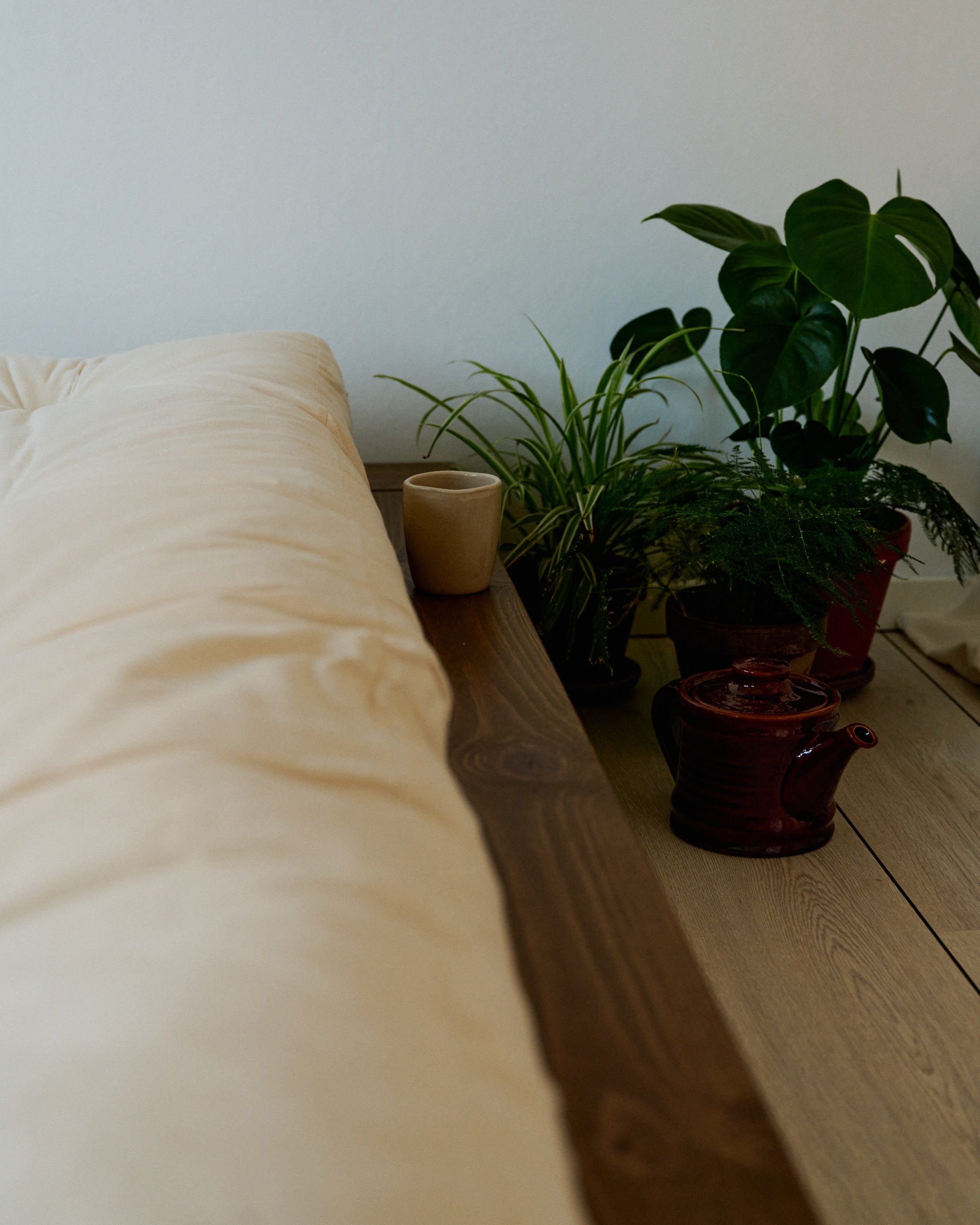 JAPAN BED CAROB BROWN 140 X 200