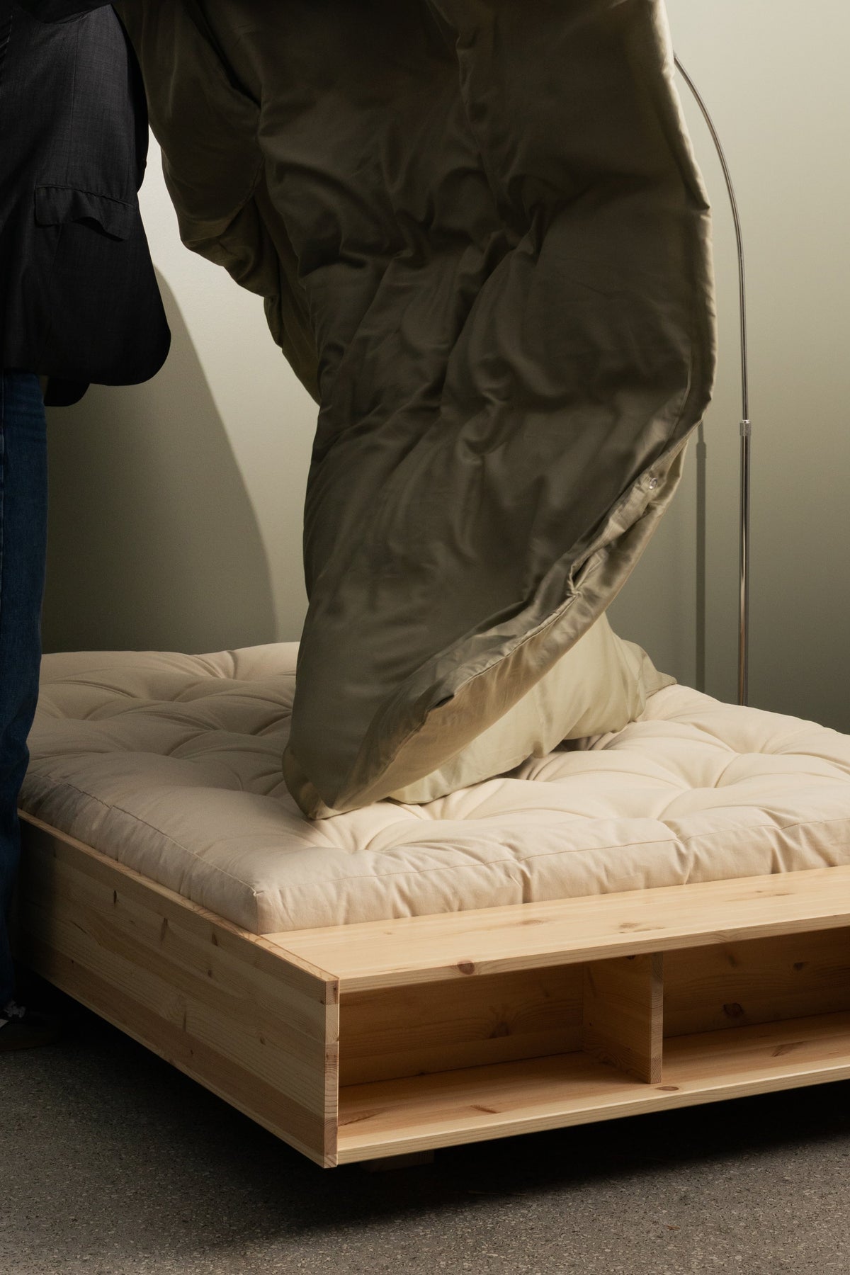 MERGE BED RAW KING SIZE
