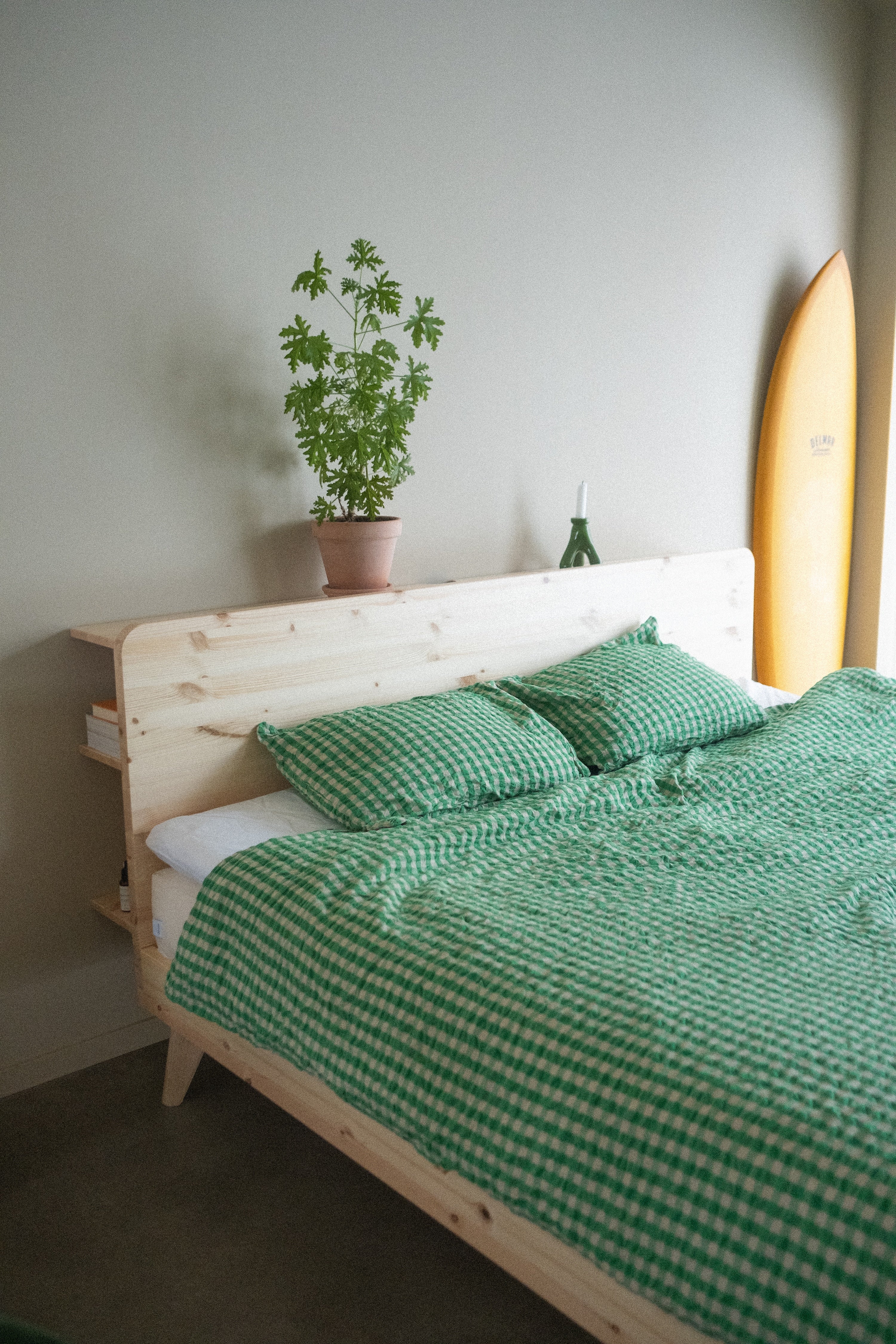 RETREAT BED CLEAR LACQUERED 160 X 200