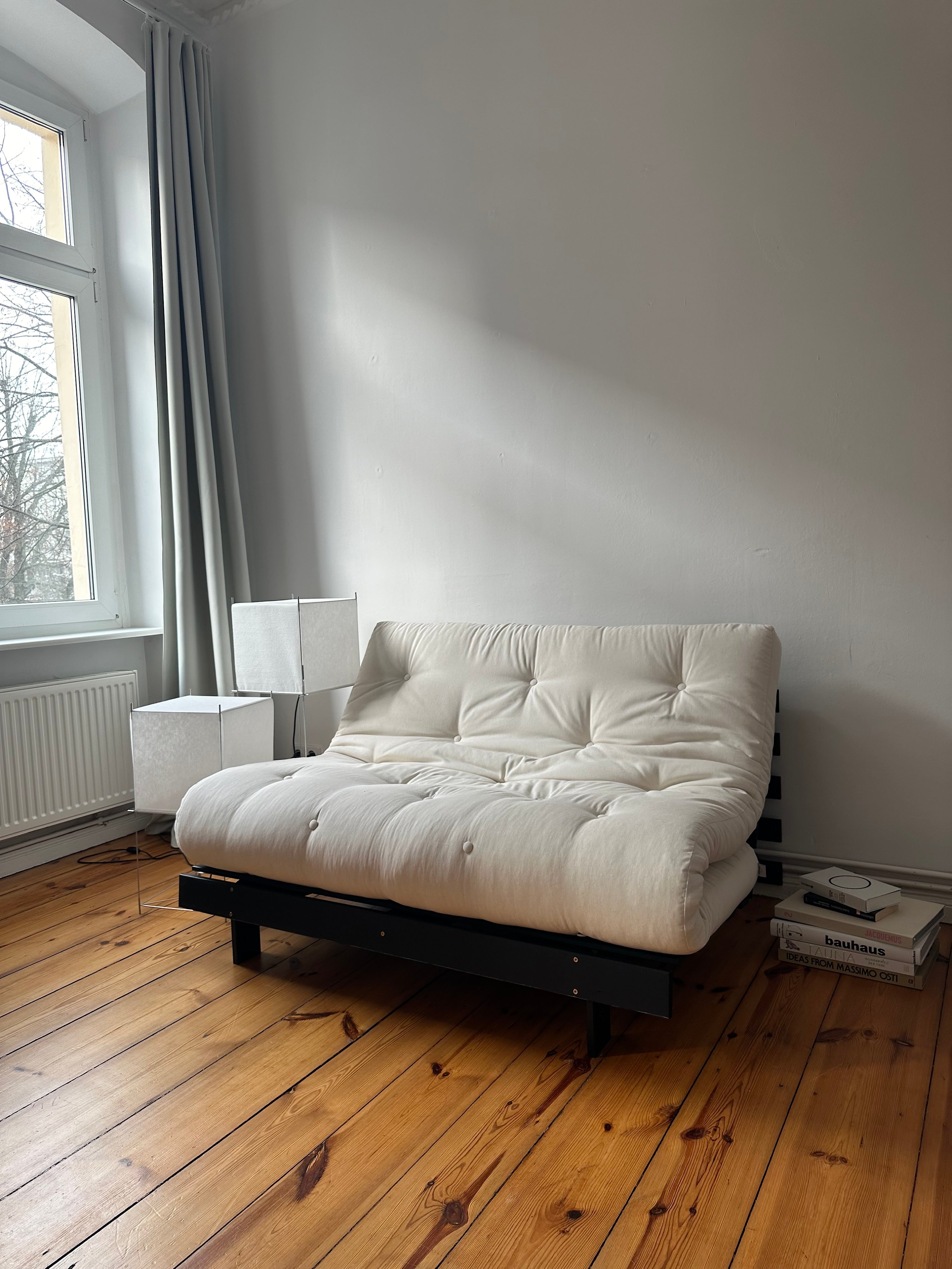 ROOTS NOIR LAQUÉ 140 X 200 AVEC MATELAS ROOTS MARRON