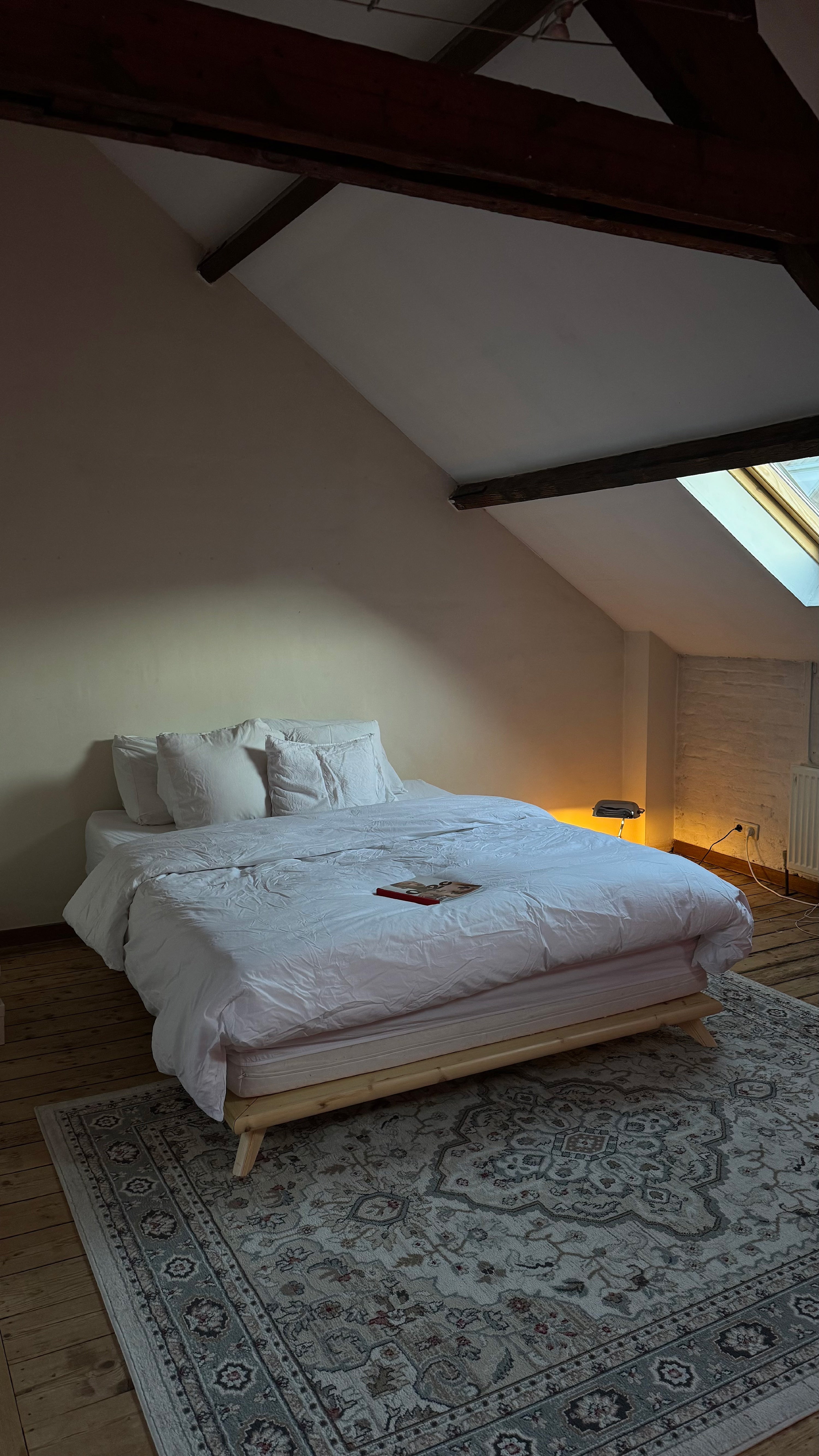 SENZA BED CLEAR LACQUERED 180 X 200