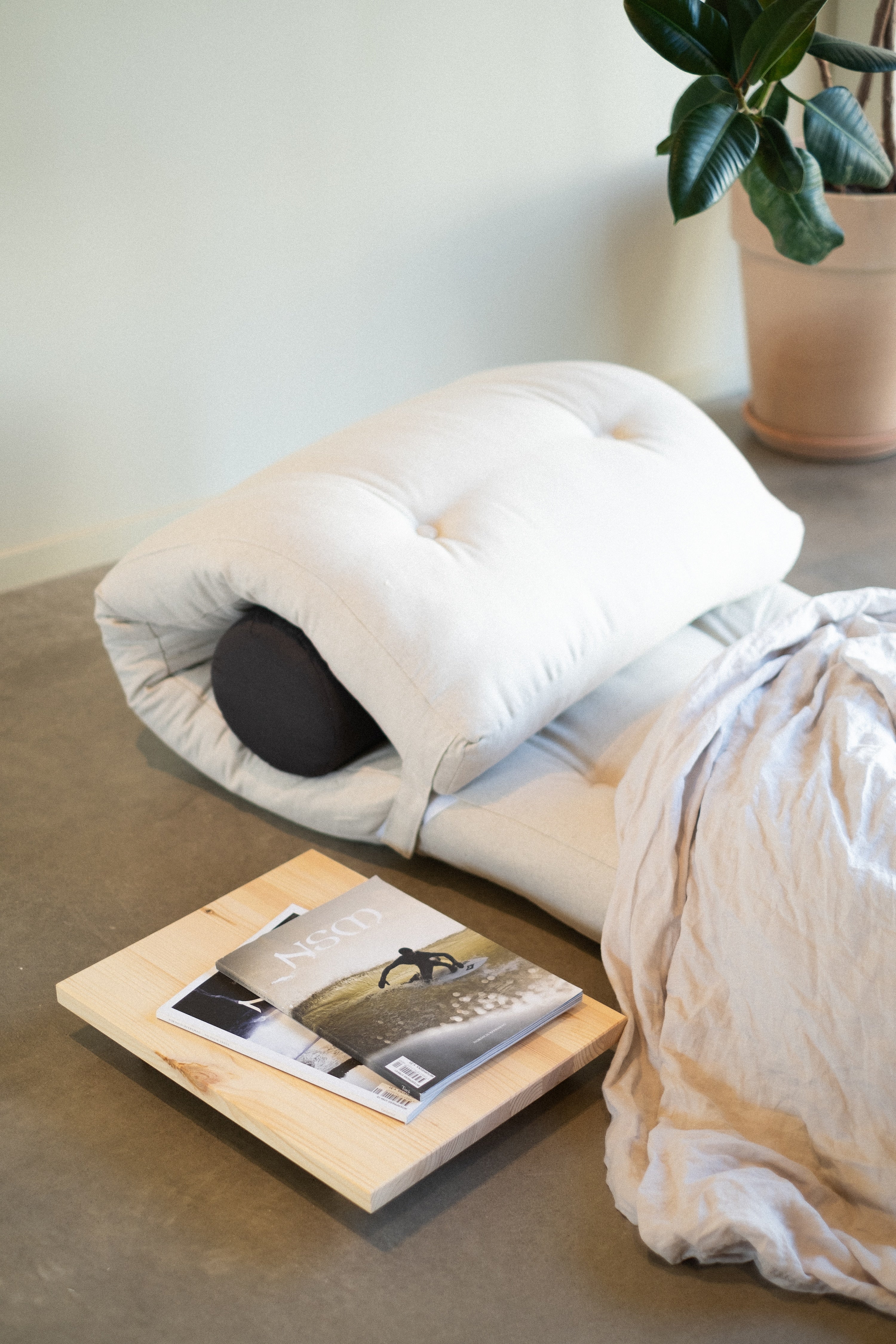 WRAP PETROL BLUE W. 1 CUSHION DARK GREY