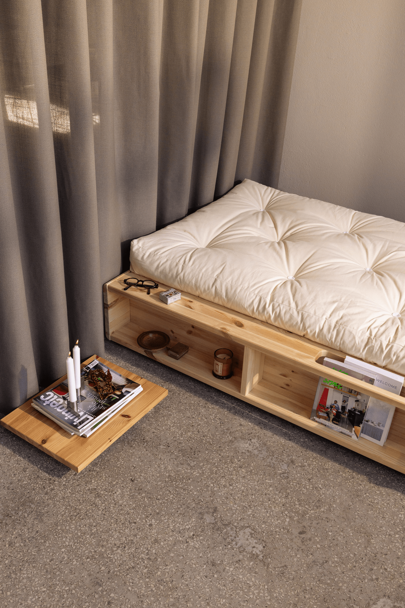 ZIGGY BED CLEAR LACQUERED 120 X 200