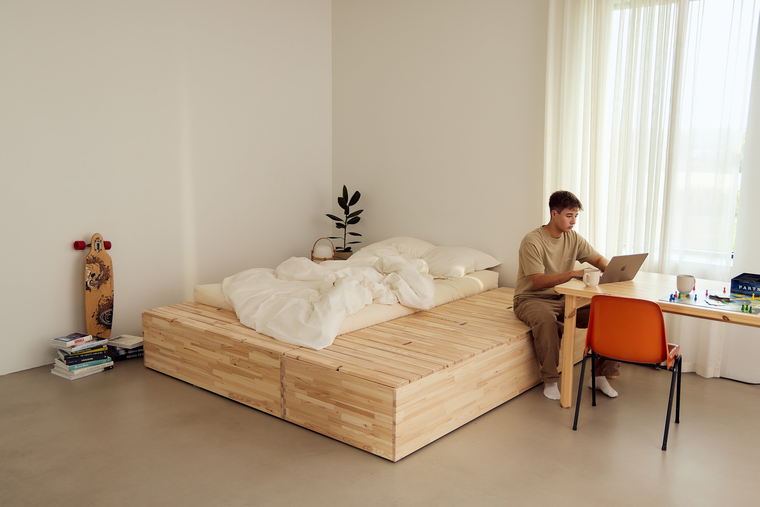 BASEMENT BED CLEAR LACQUERED 140 X 200