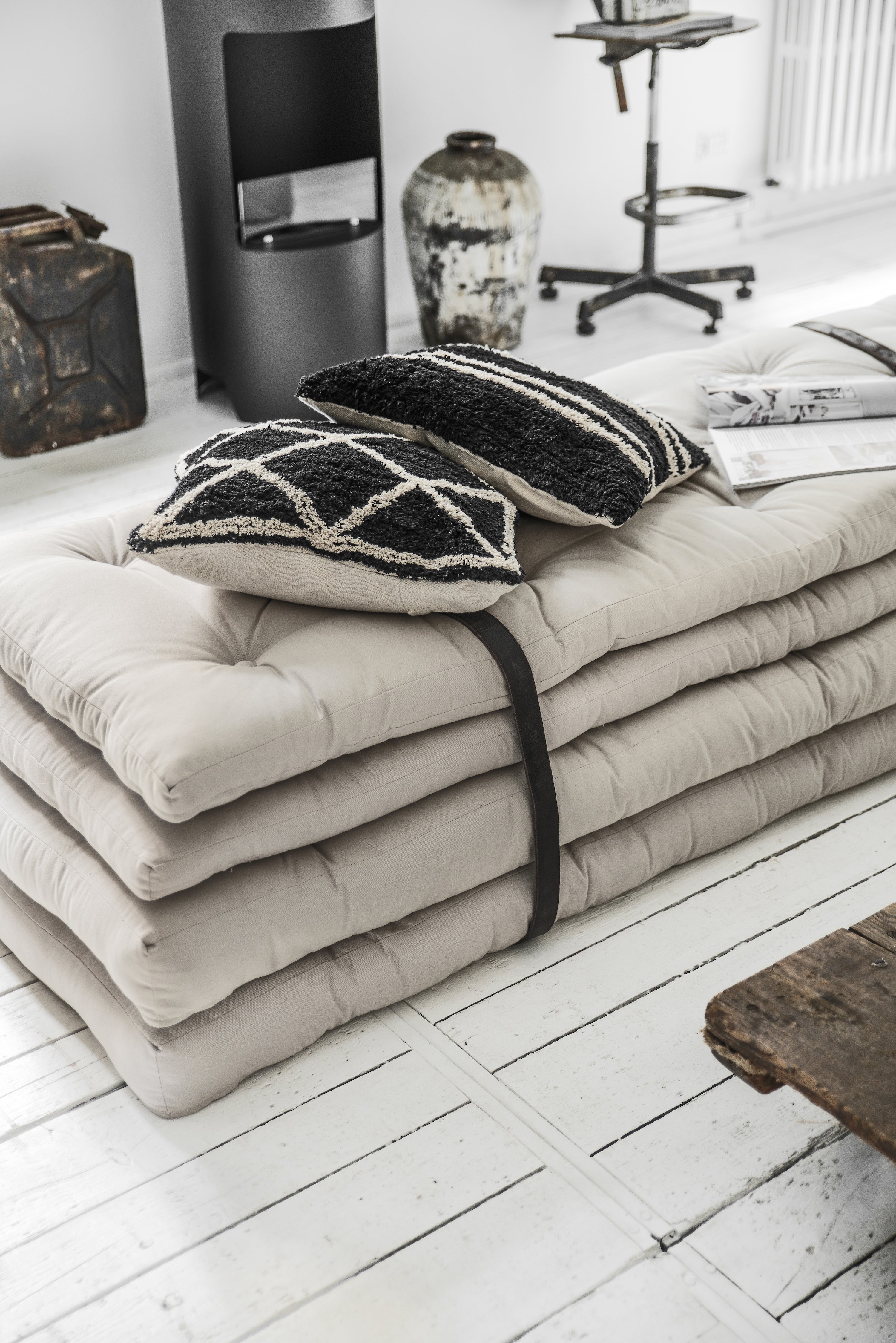 BUCKLE-UP CHAIR WHEAT BEIGE W. 2 BROWN LEATHER BELTS