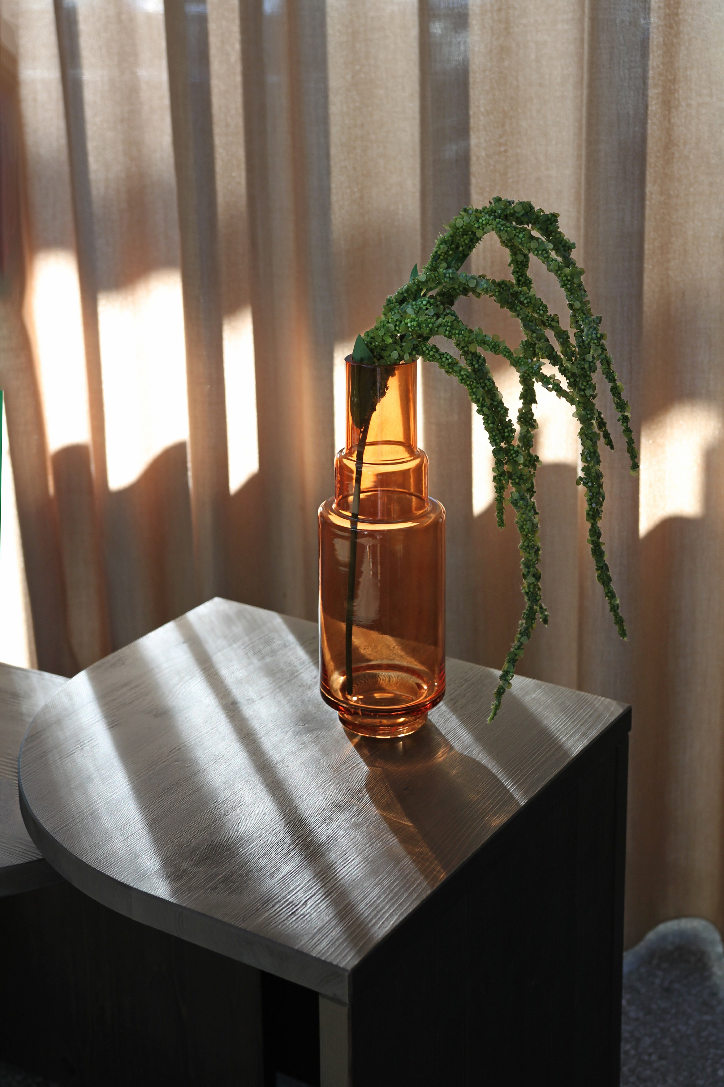 ENSEMBLE DE TABLES D’APPOINT COMBINE CAROB BROWN