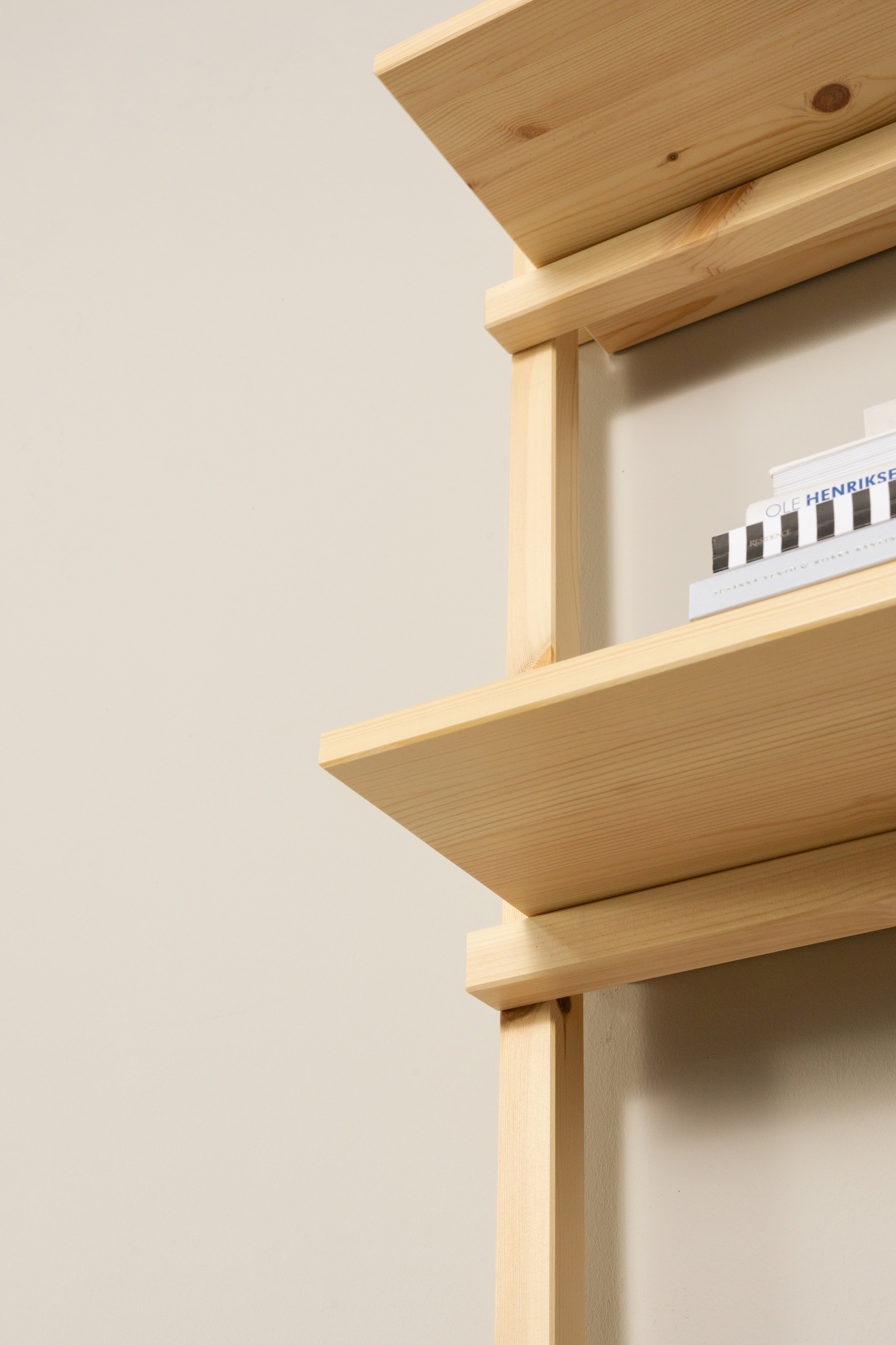 GROOVE SHELVING NARROW RAW