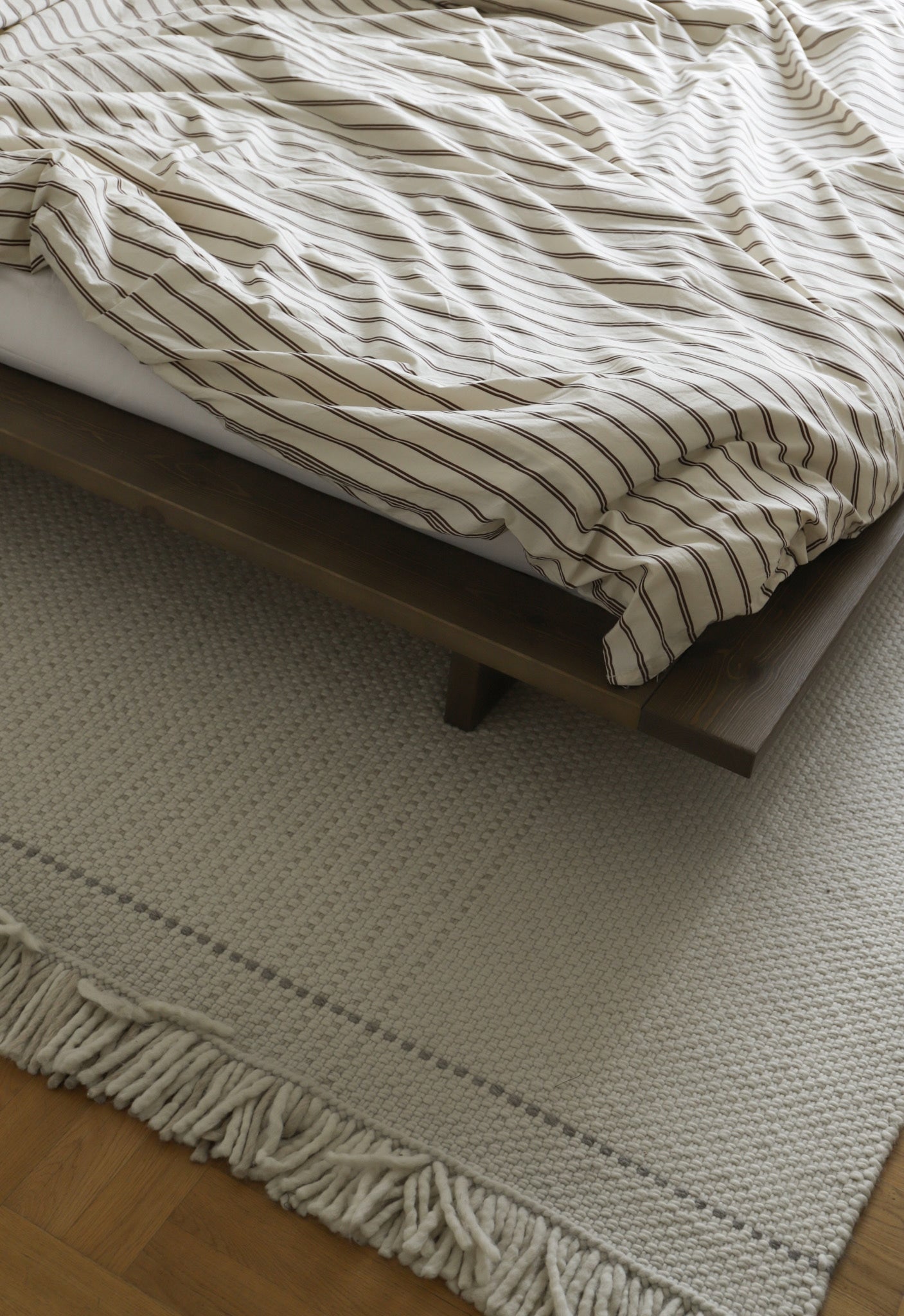 JAPAN BED CAROB BROWN 180 X 200