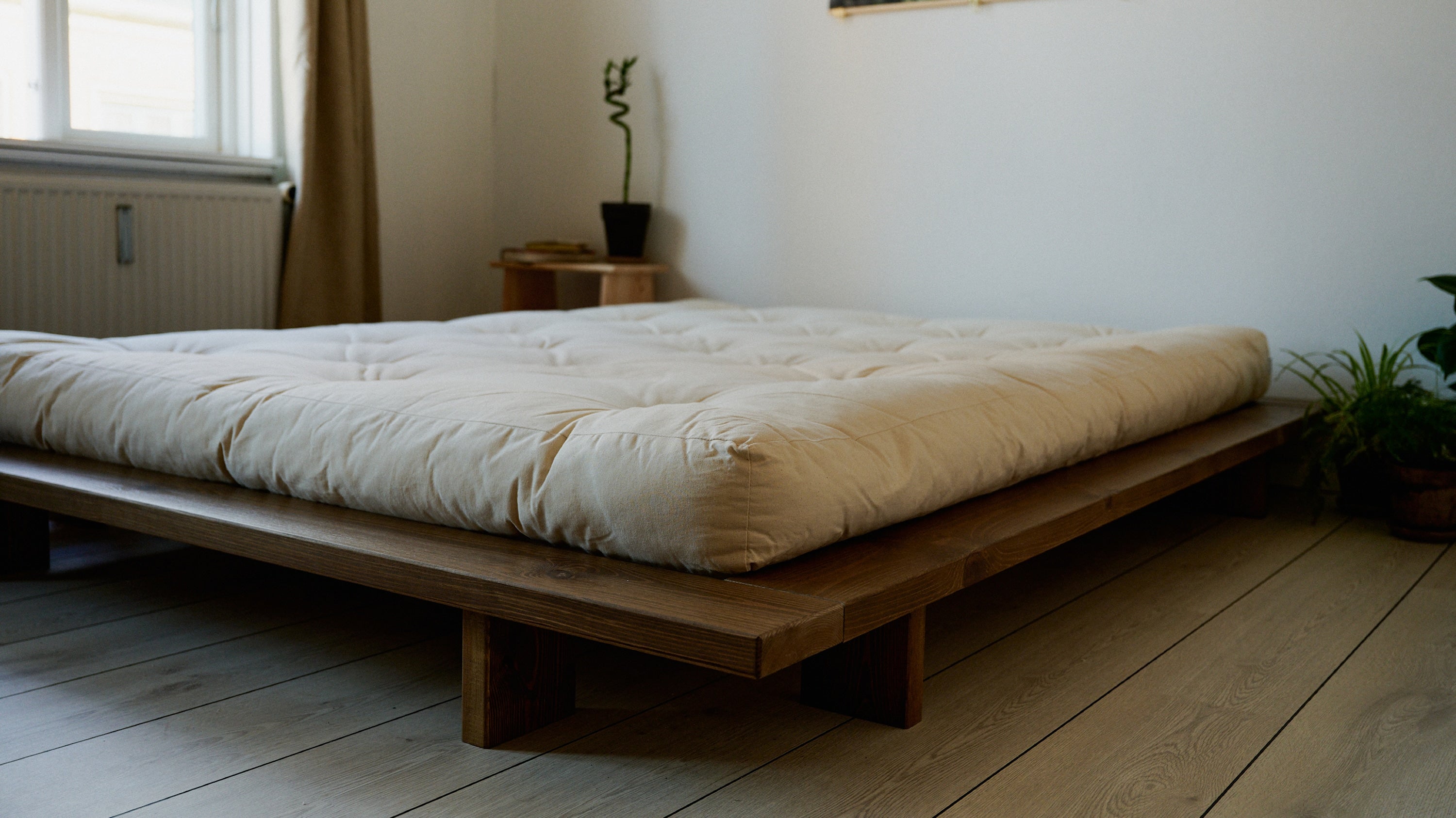 JAPAN BED CAROB BROWN 140 X 200