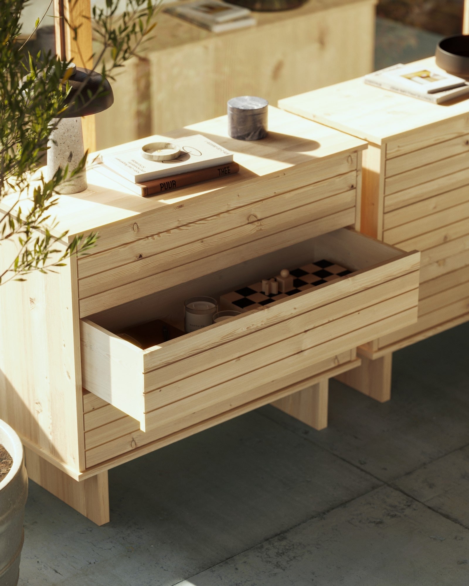 KOMMO DRESSER CLEAR LACQUERED