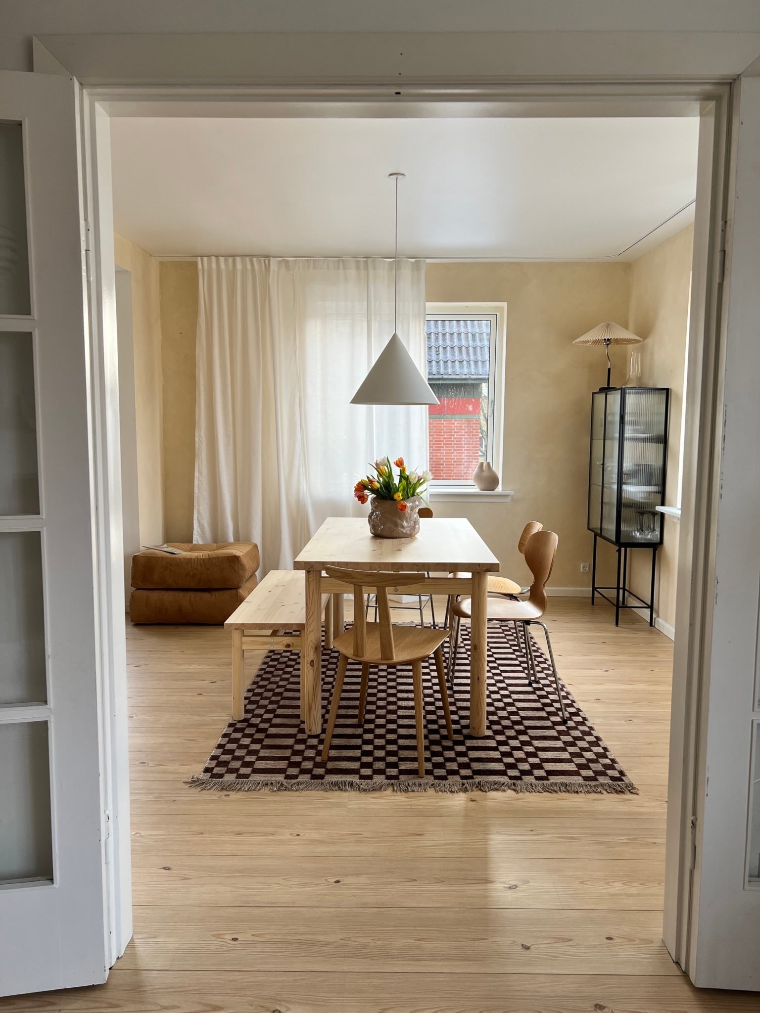 PACE DINING TABLE CLEAR LACQUERED