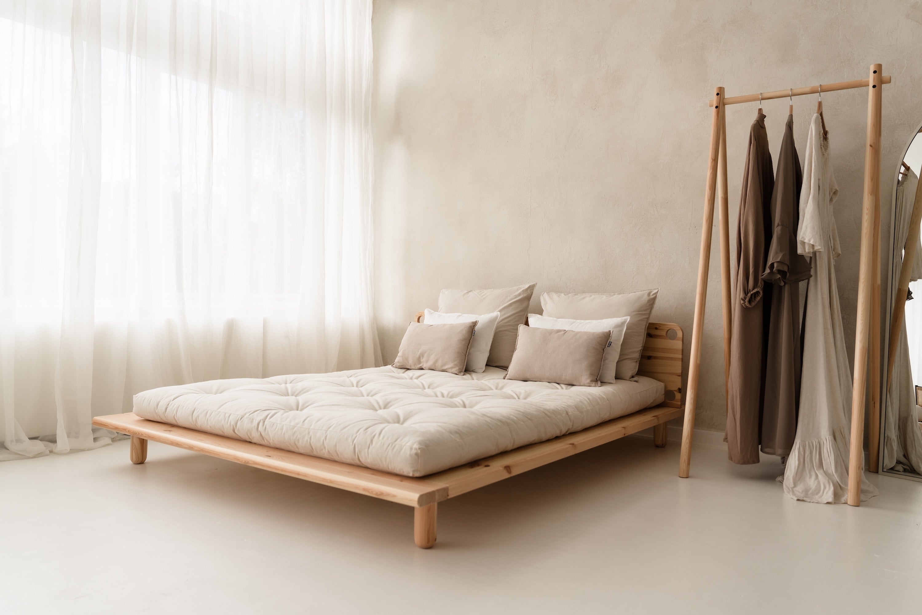 PEEK BED CLEAR LACQUERED 160 X 200 W. 2 BED LAMPS