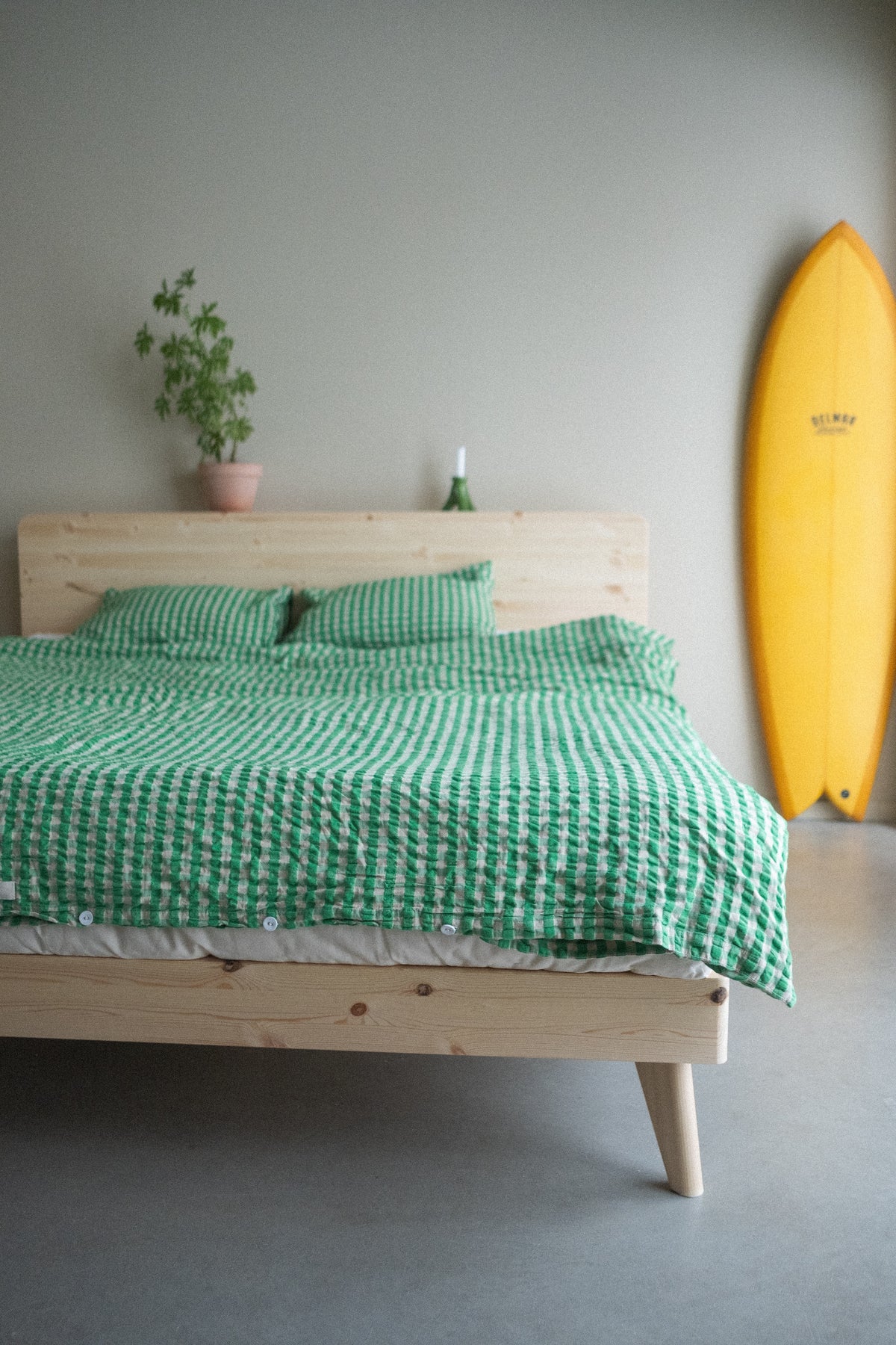 RETREAT BED CLEAR LACQUERED 140 X 200