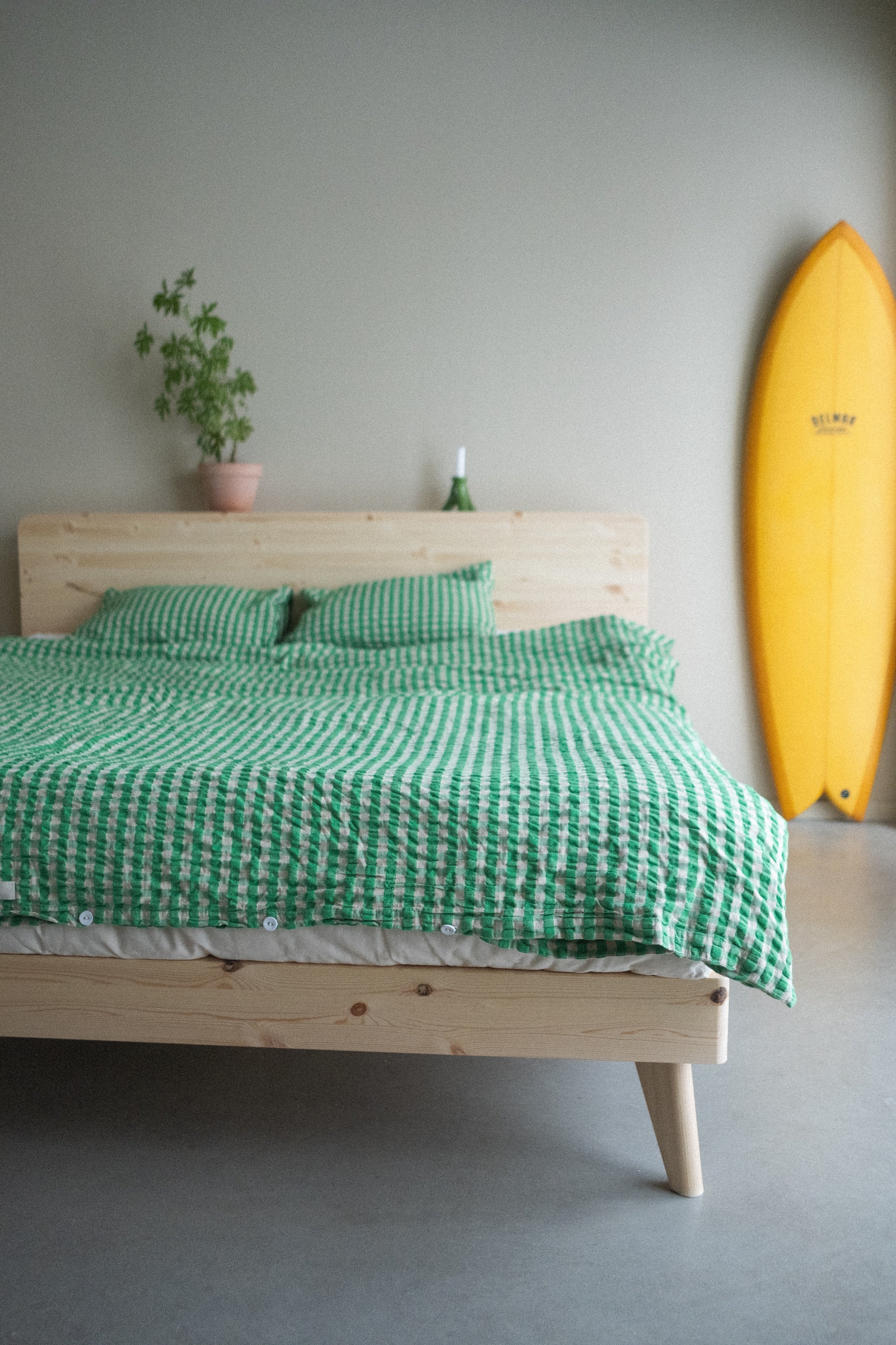 RETREAT BED CLEAR LACQUERED 140 X 200