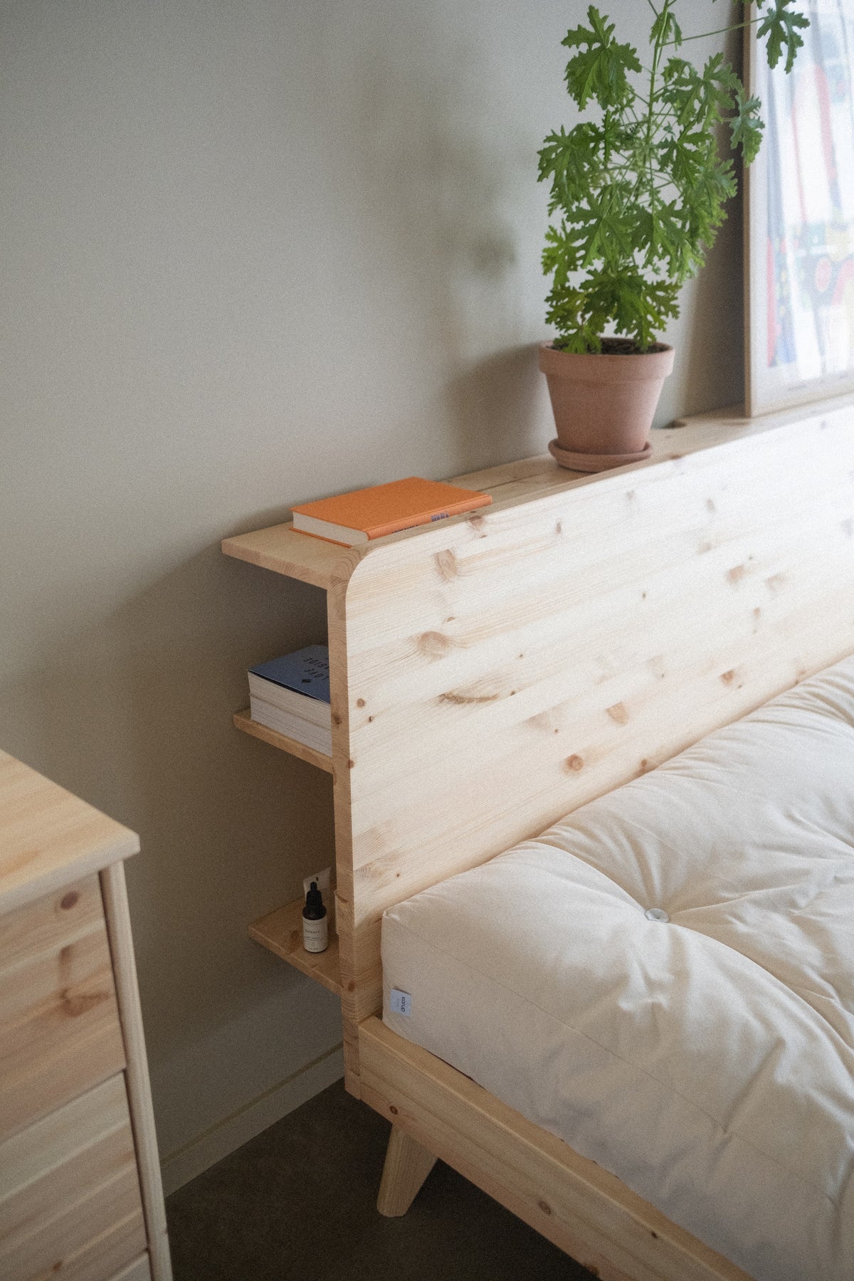 RETREAT BED CAROB BROWN 140 X 200