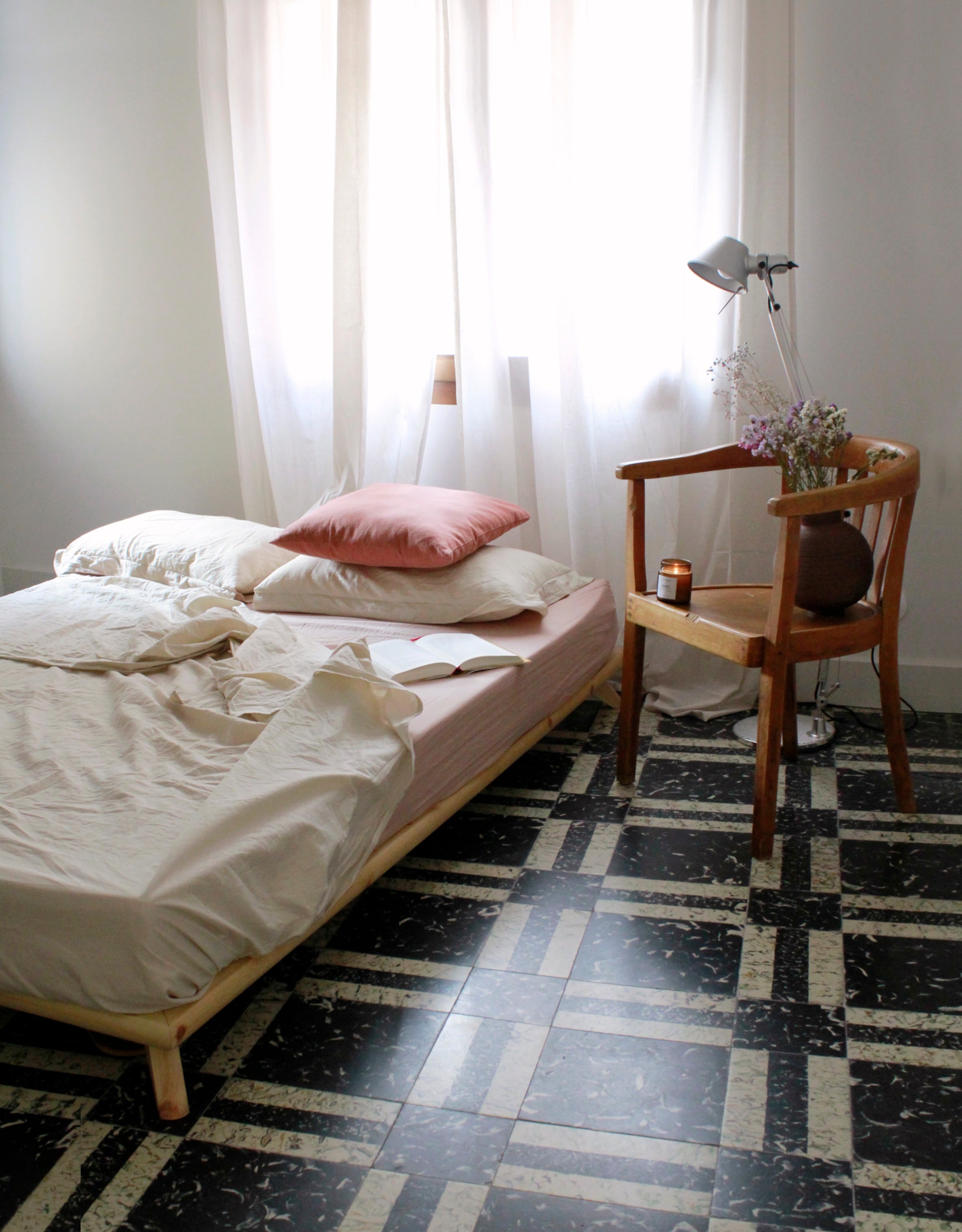 SENZA BED CLEAR LACQUERED 180 X 200