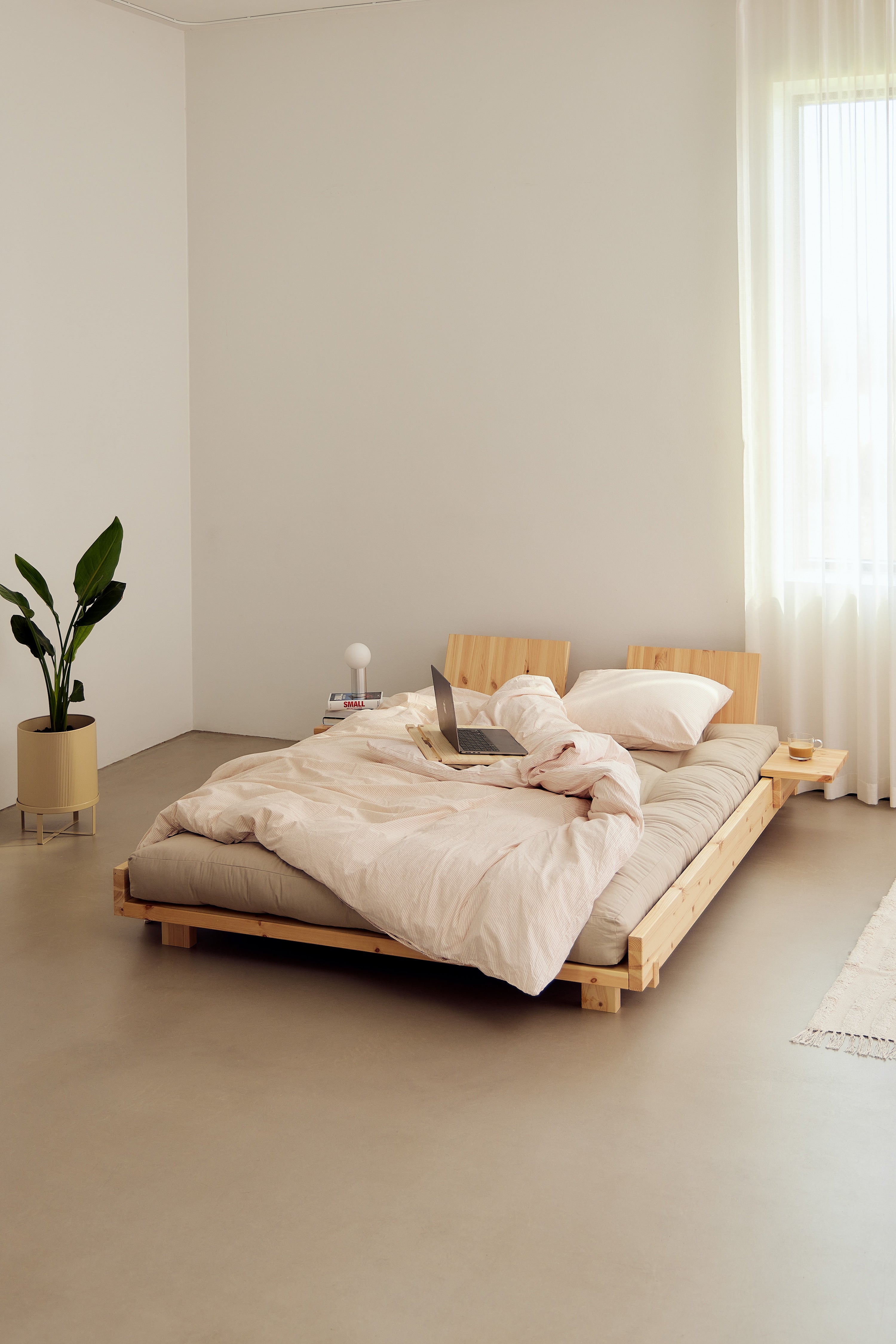 SOCIAL BED CLEAR LACQUERED 140 X 200 W. 2 PCS BACK RESTS AND 2 PCS SIDE TABLES