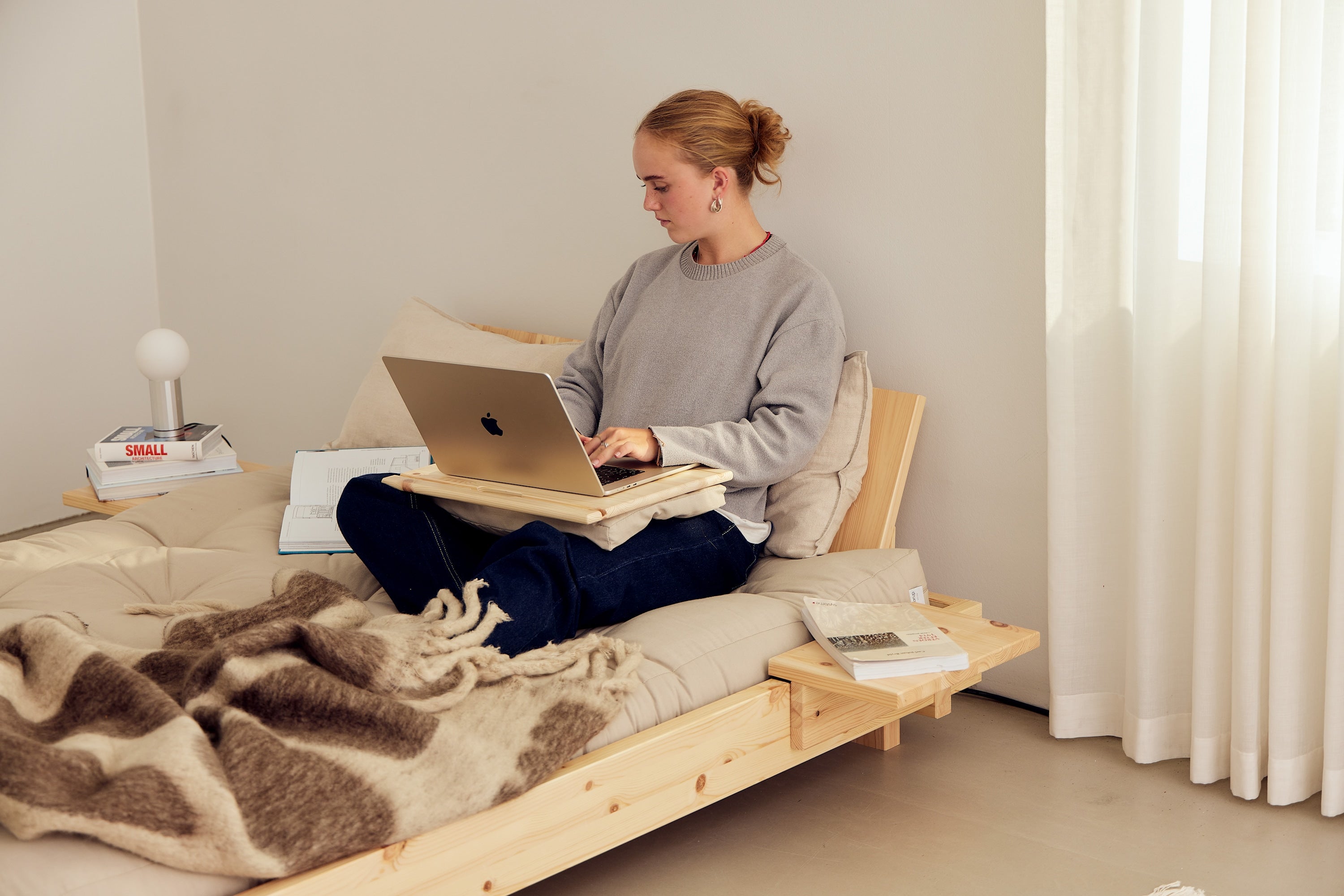 SOCIAL SOFA BED CLEAR LAC 140 X 200 W. 4 PCS BACK RESTS AND 2 PCS SIDE TABLES W. FRESH MATTRESS MOCCA