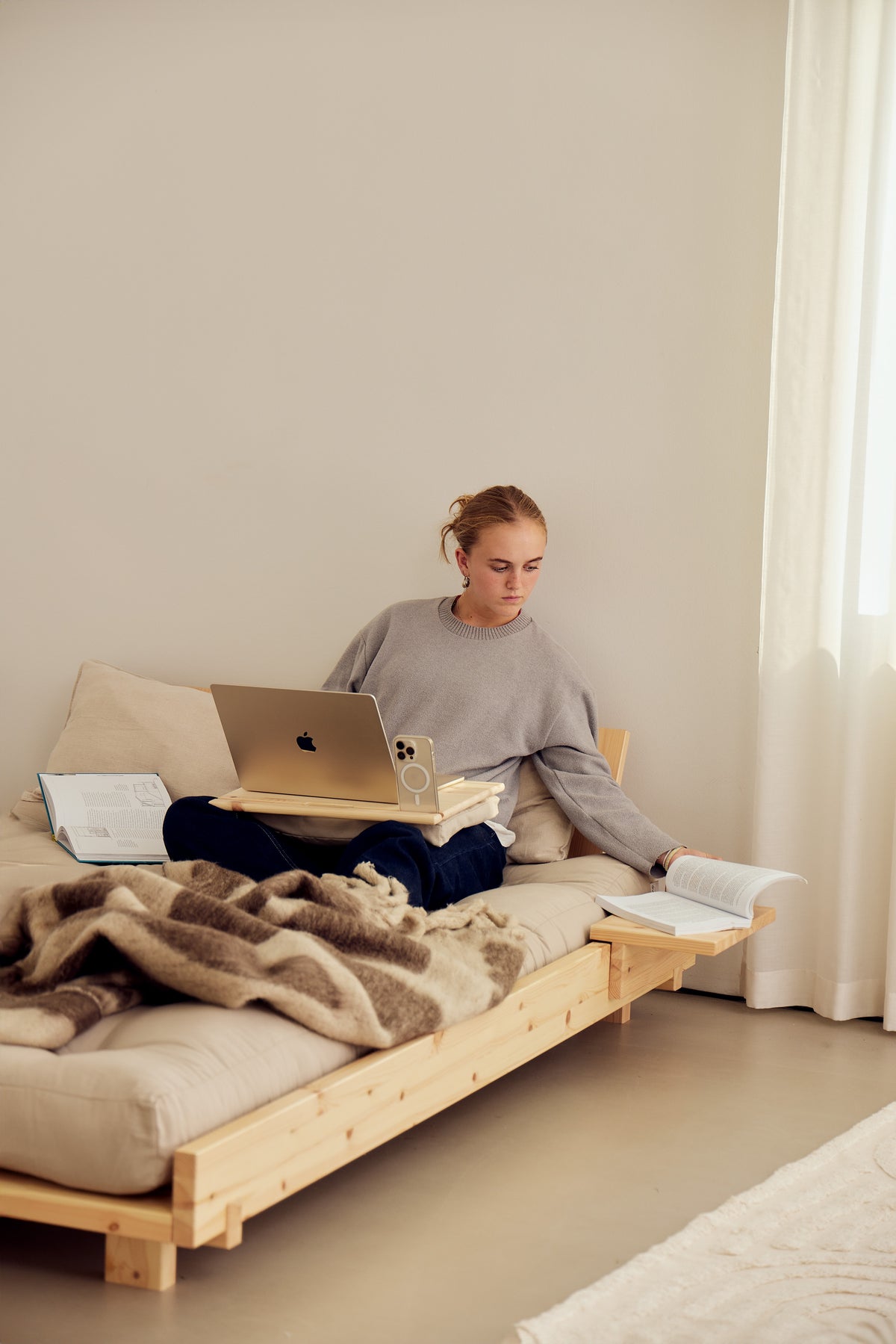 SOCIAL SOFA BED CLEAR LAC 140 X 200 W. 4 PCS BACK RESTS AND 2 PCS SIDE TABLES W. FRESH MATTRESS MOCCA