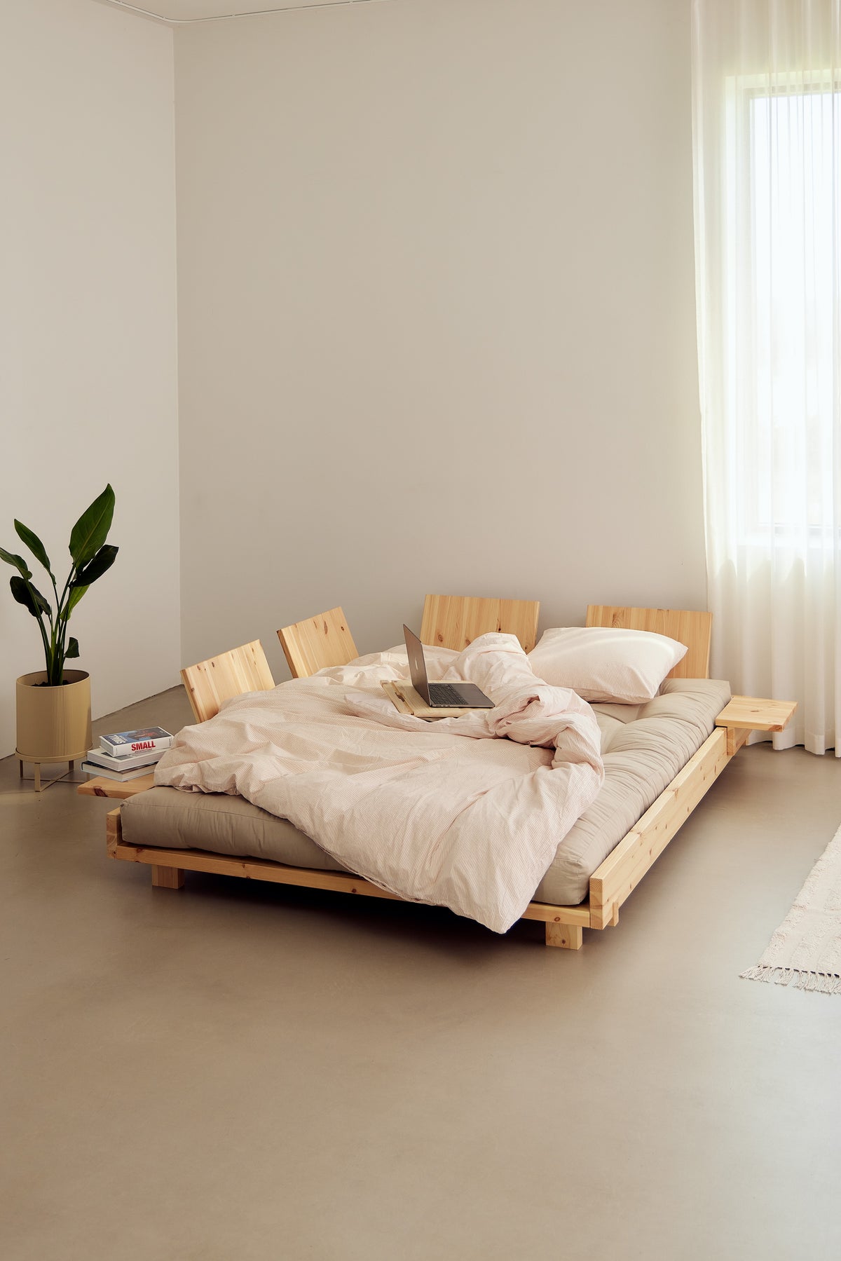 SOCIAL SOFA BED CLEAR LAC 140 X 200 W. 2 PCS BACK RESTS AND 2 PCS SIDE TABLES W. FRESH MATTRESS MOCCA