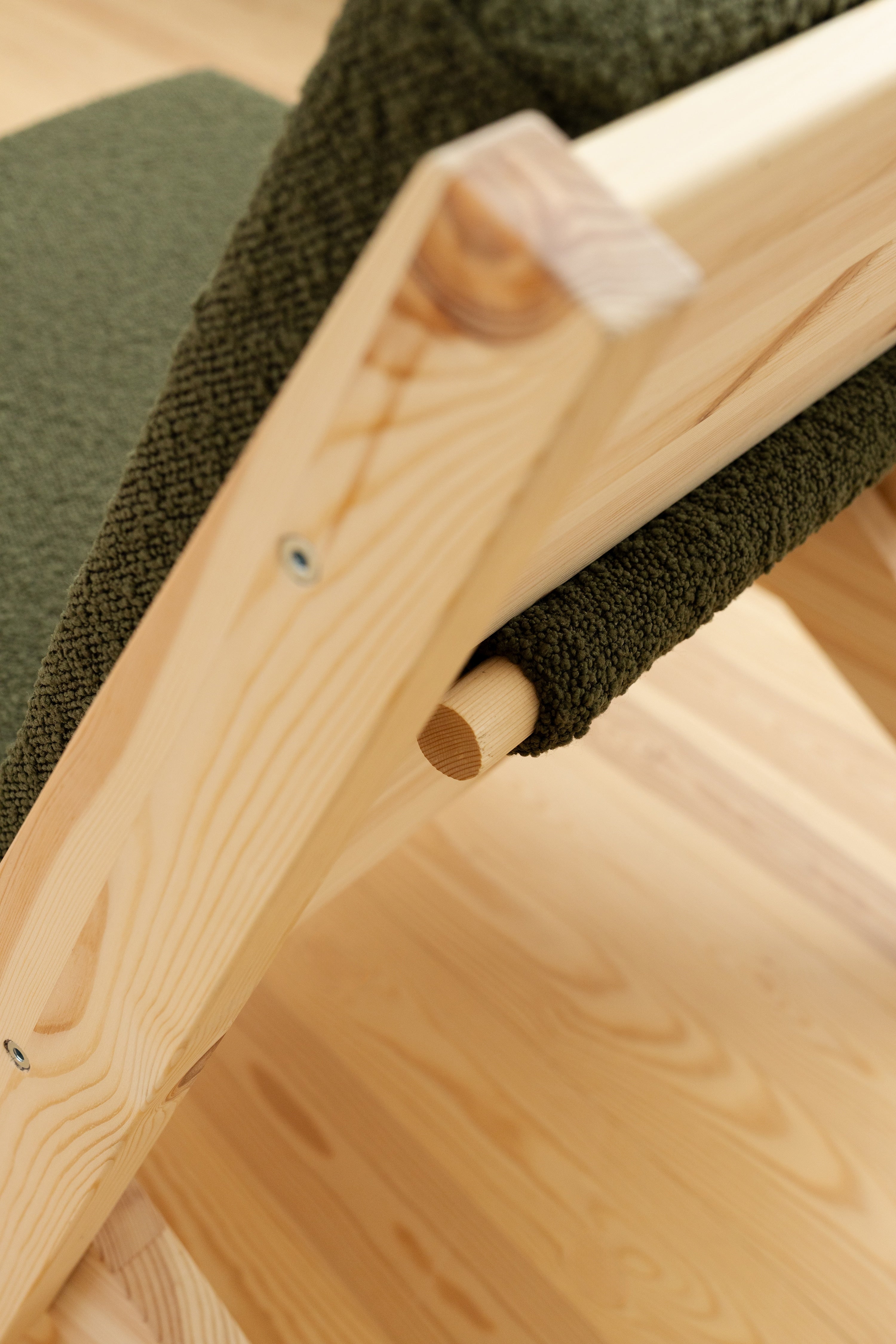 SWAY LOUNGE CHAIR RAW W. PEBBLE BEIGE MATTRESS