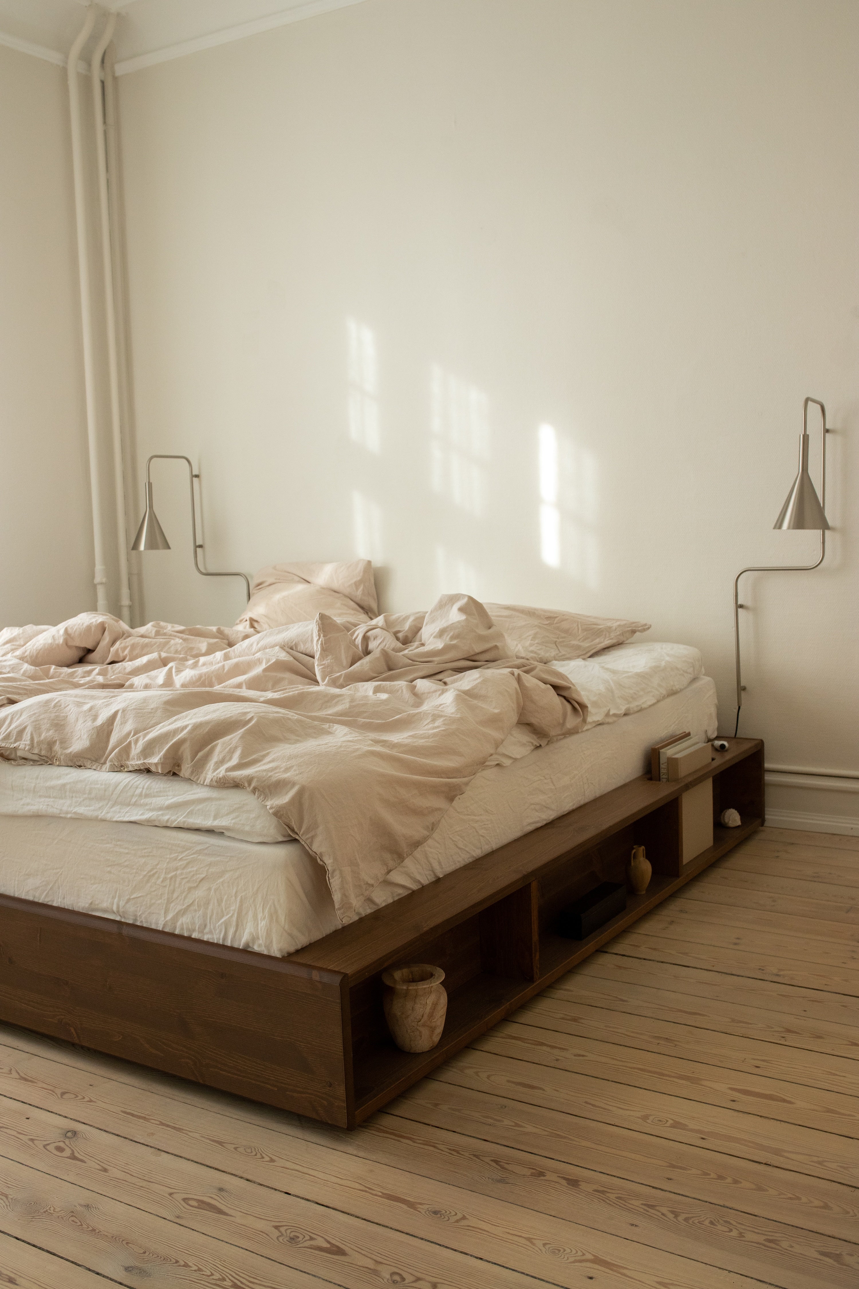 ZIGGY BED CAROB BROWN LACQUERED 140 X 200